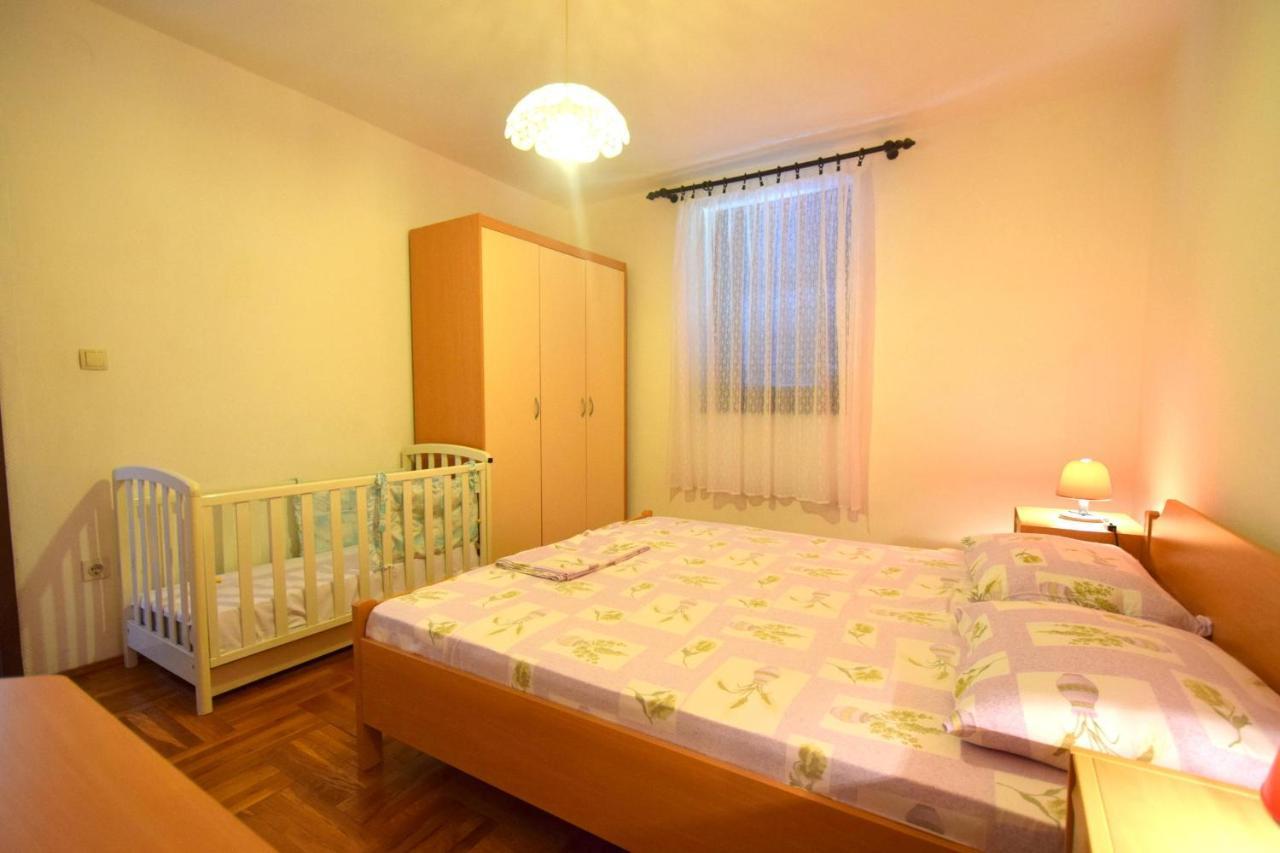 Apartments Petrovic Malinska Exterior foto